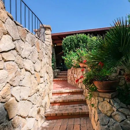 Prestigiosa Con Piscina A Due Passi Dal Mare * Capitana
